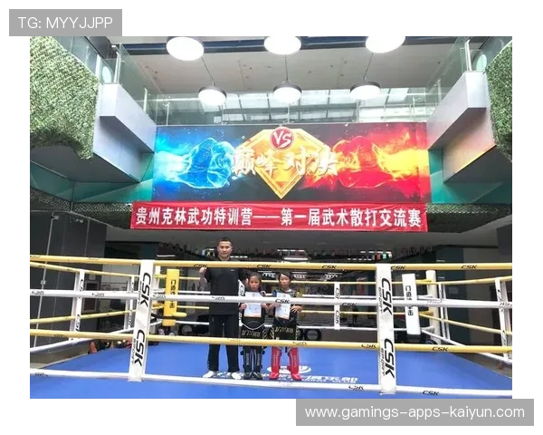 拳击重炮型选手第四回合爆冷击倒对手震动全场